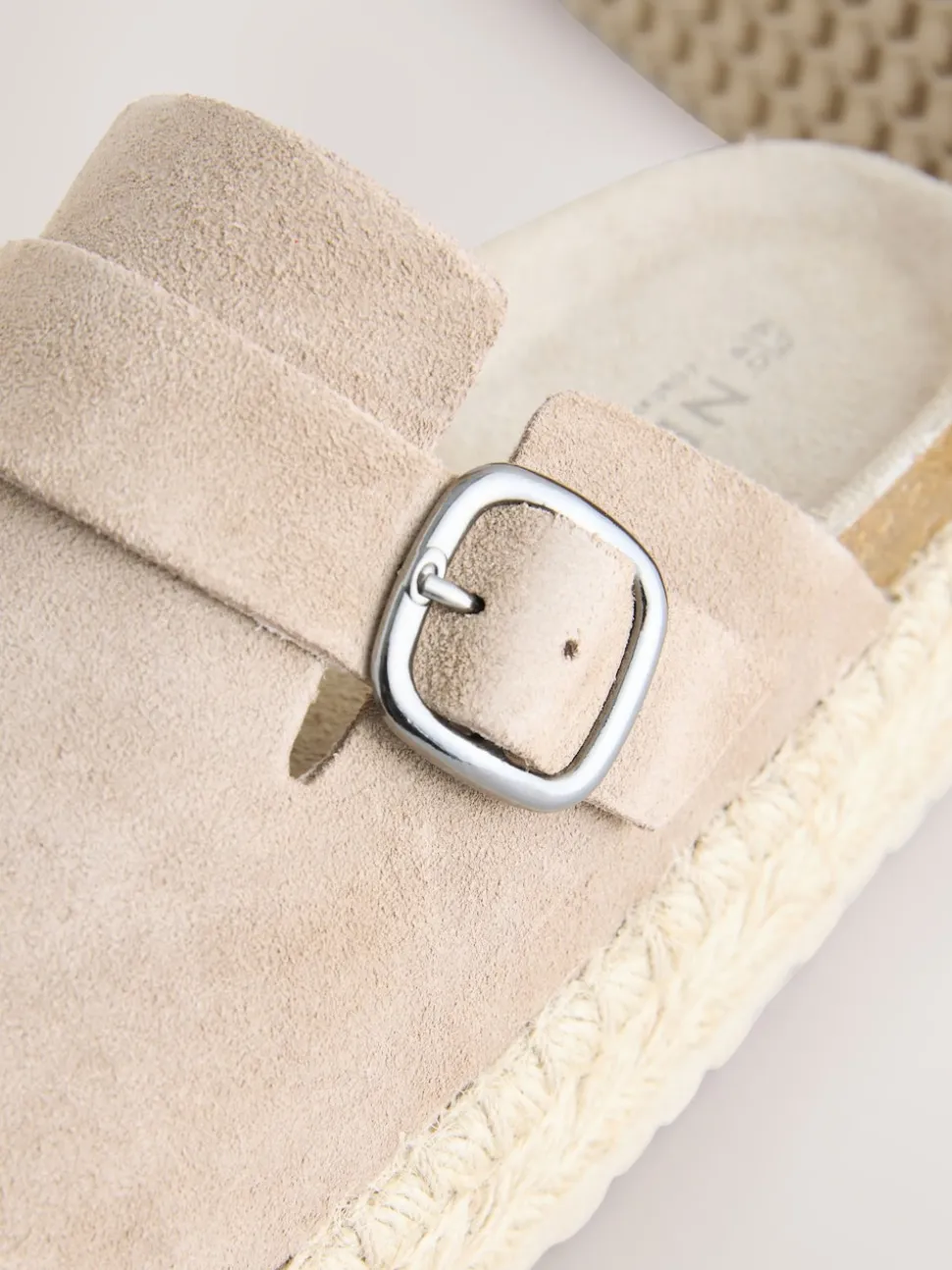 Neutraal - Suède espadrille klompen met ronde neus en dikke zool