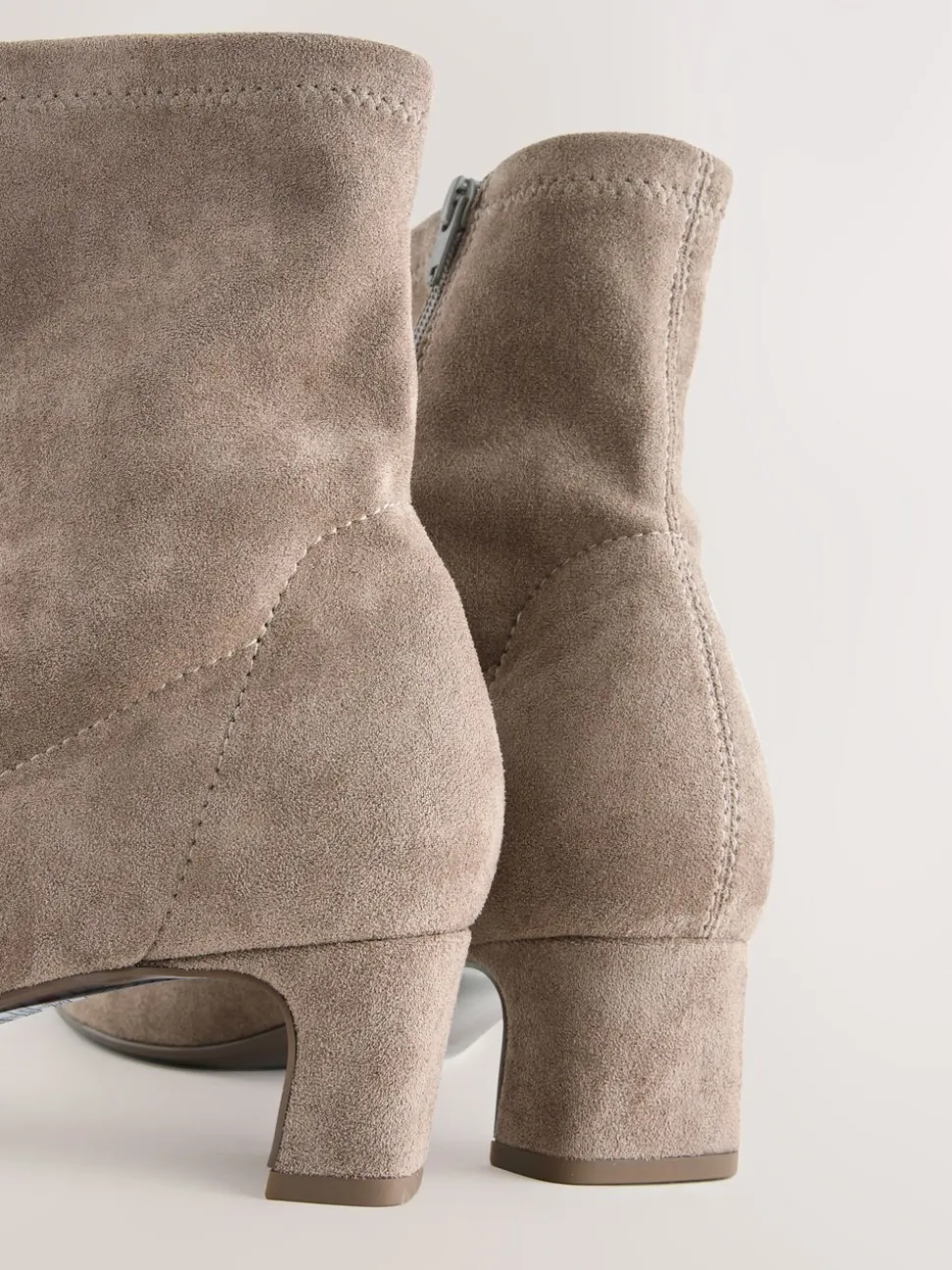 Neutraal taupe - Chisel Toe Block Heel Sock Boots
