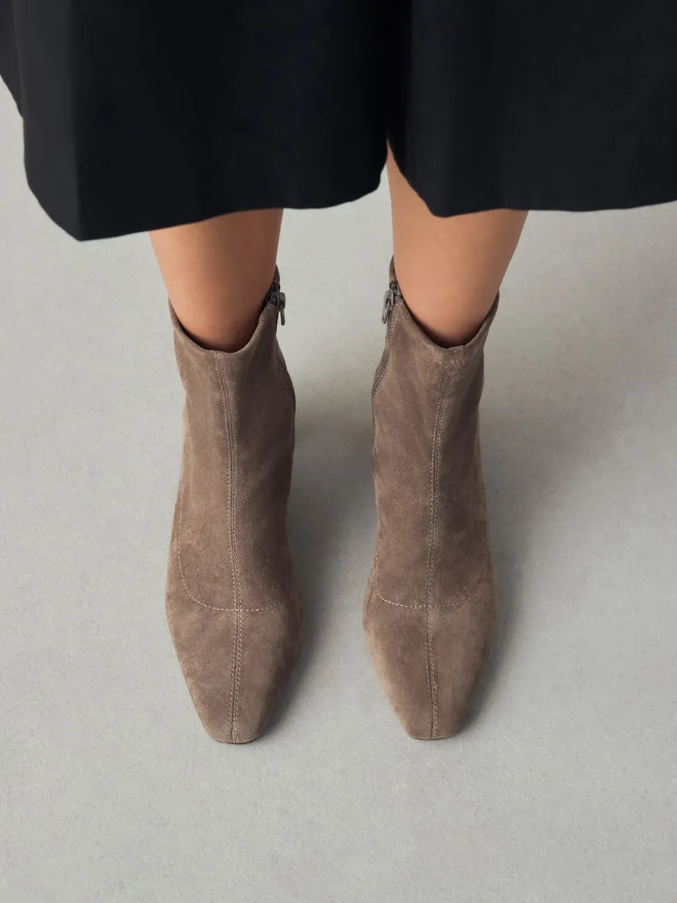 Neutraal taupe - Chisel Toe Block Heel Sock Boots