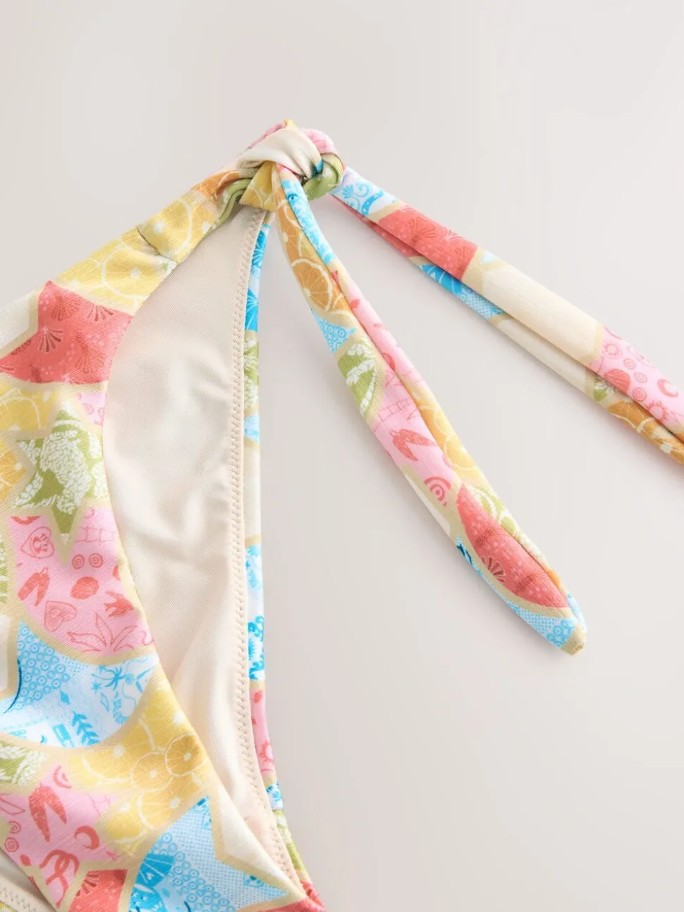 Never Fully Dressed - Felgekleurde bikinibroekjes met striksluiting