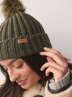 Olijfgroen - Barbour® Saltburn beanie-muts met pompon