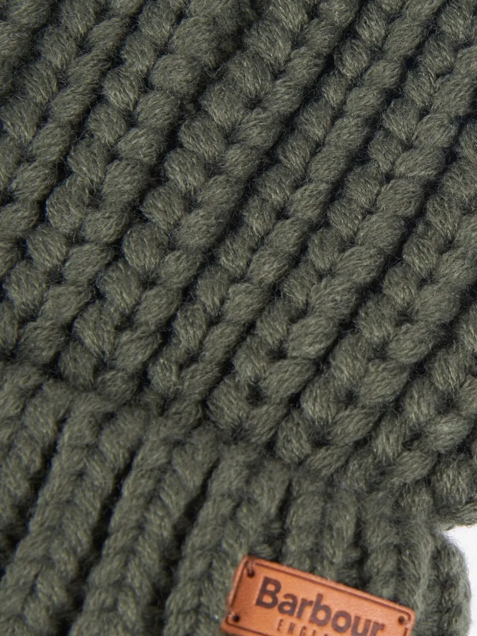 Olijfgroen - Barbour® Saltburn beanie-muts met pompon