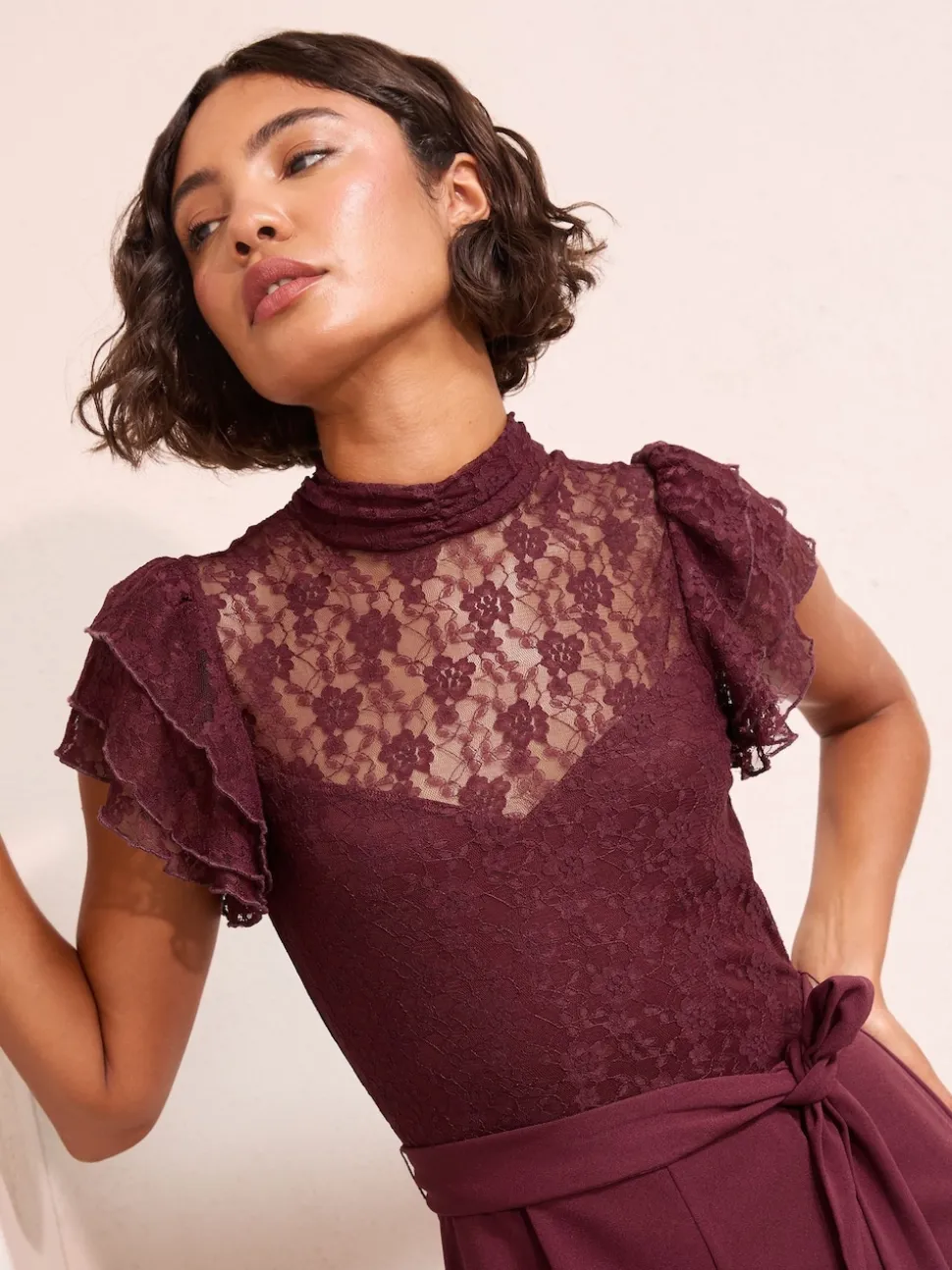 Paars - Friends Like These jumpsuit van kant en scubamix met ruches aan de mouwen