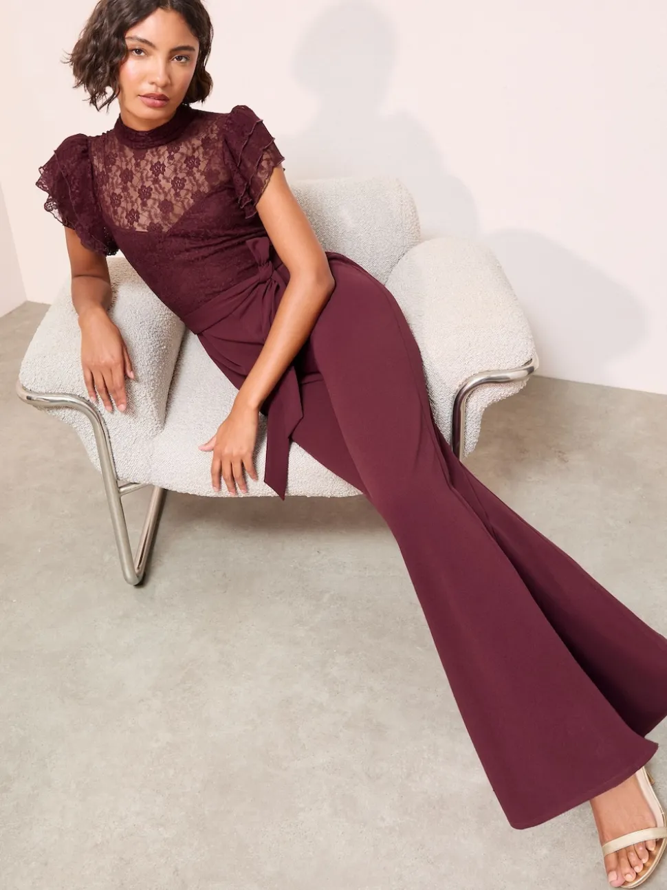 Paars - Friends Like These jumpsuit van kant en scubamix met ruches aan de mouwen