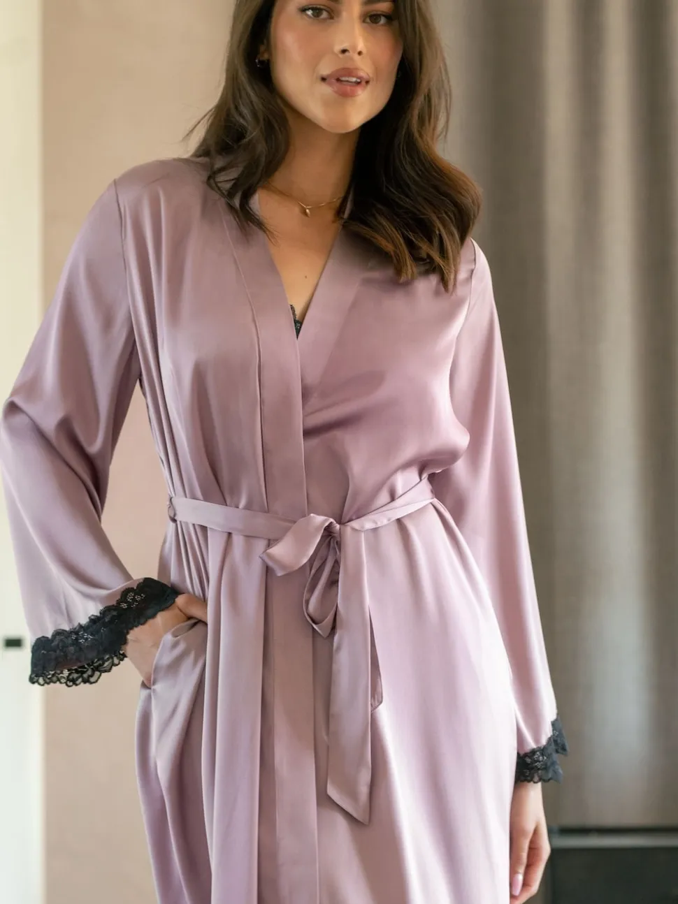 Paars - Pour Moi Dusk Satin and Lace Kimono Sleeve Dressing Gown