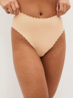 Pastelroze nude - No VPL slipje met geschulpte rand