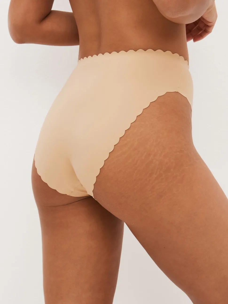 Pastelroze nude - No VPL slipje met geschulpte rand