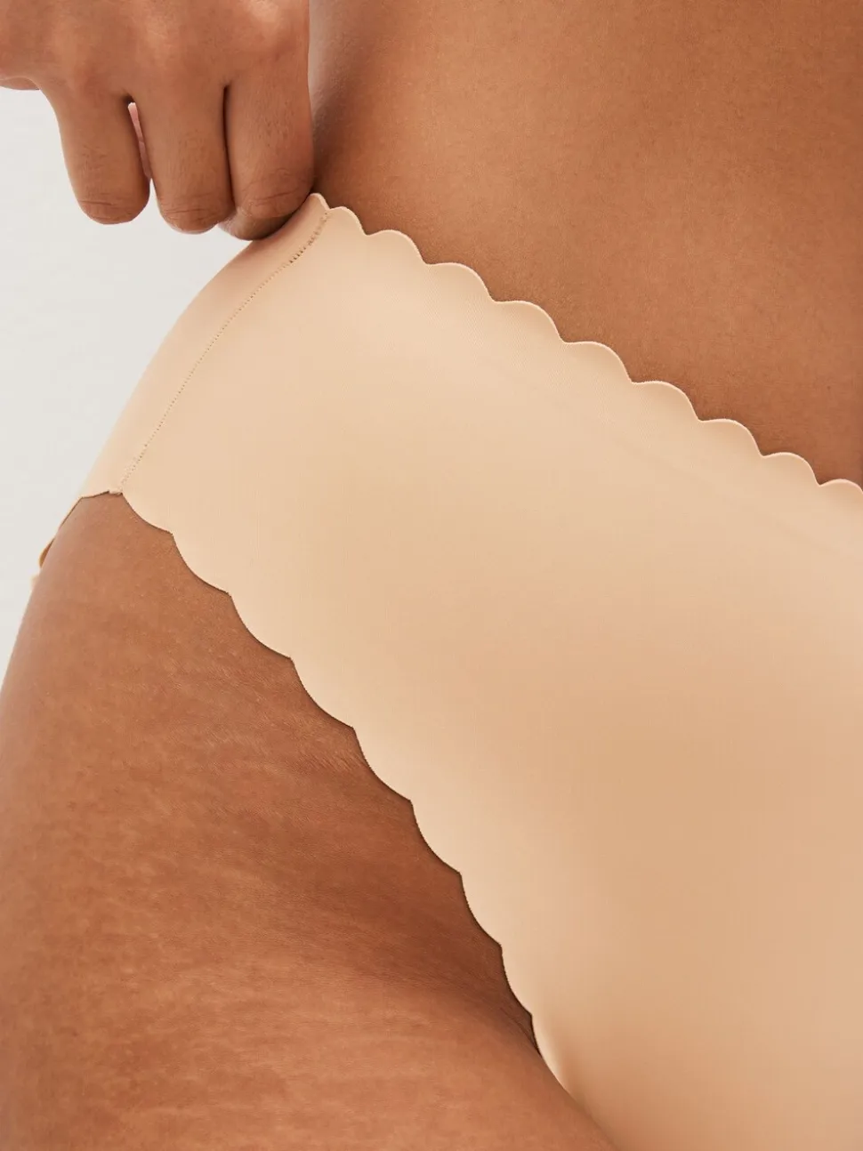 Pastelroze nude - No VPL slipje met geschulpte rand