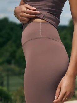 Peperkorrelbruin - self. Legging met hoge taille