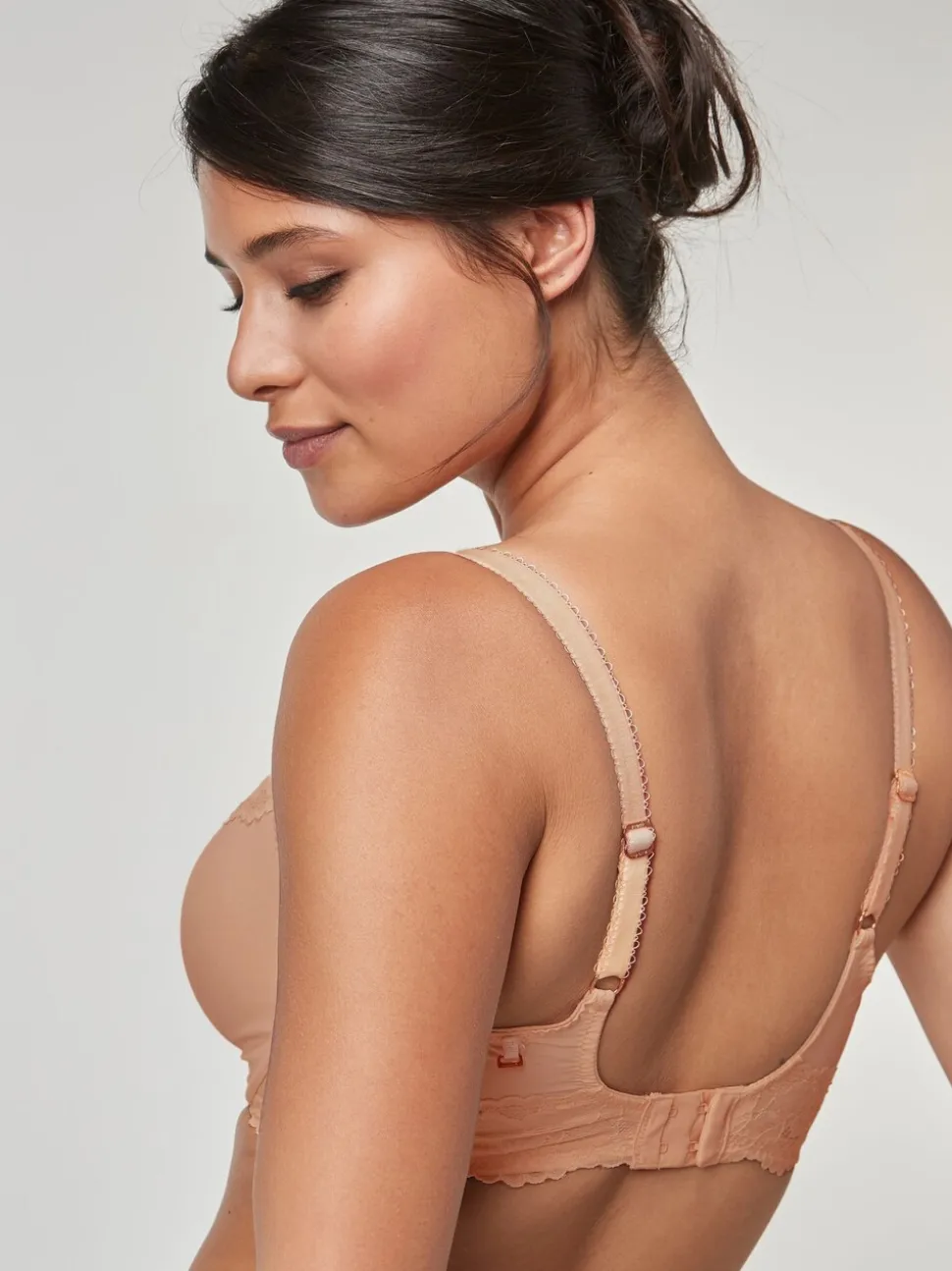 Praline nude - Minimaliserende DD+ beha met volledige cups