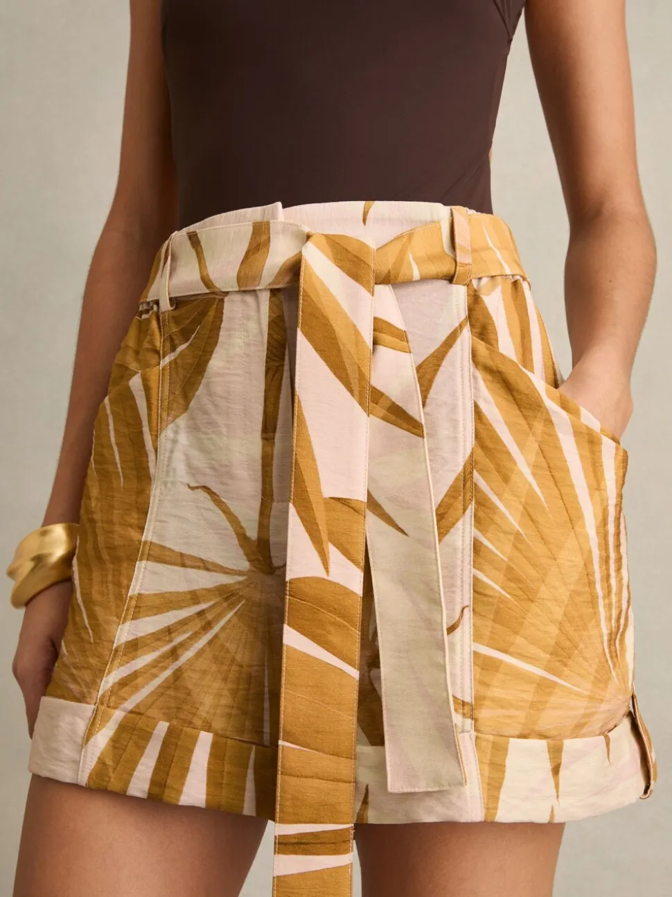 Reiss Avril Palm Print shorts met riem