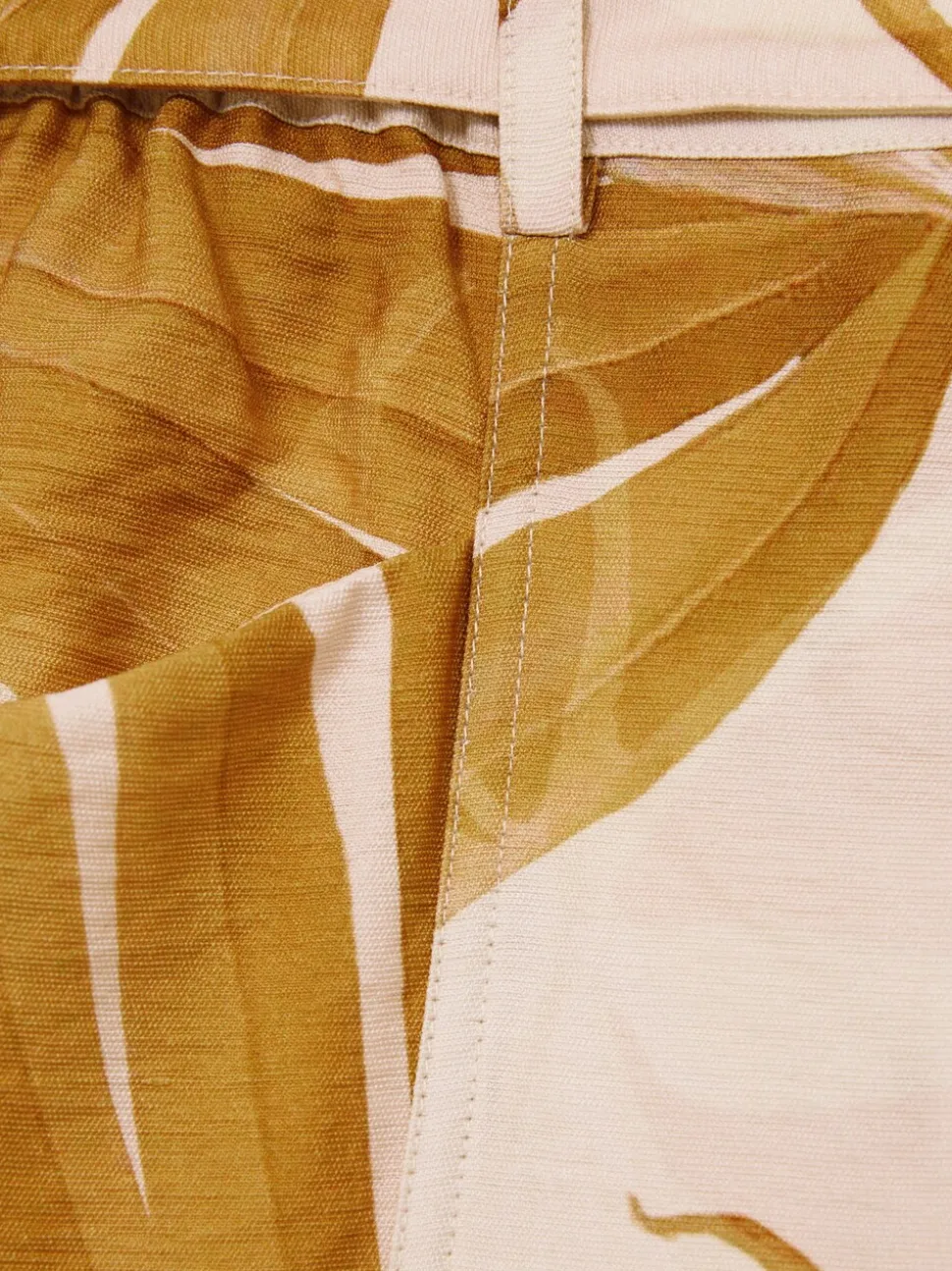 Reiss Avril Palm Print shorts met riem