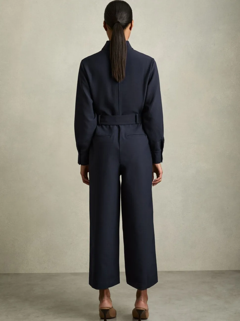 Reiss Kaia Getailleerde wijde pijpen utility-jumpsuit