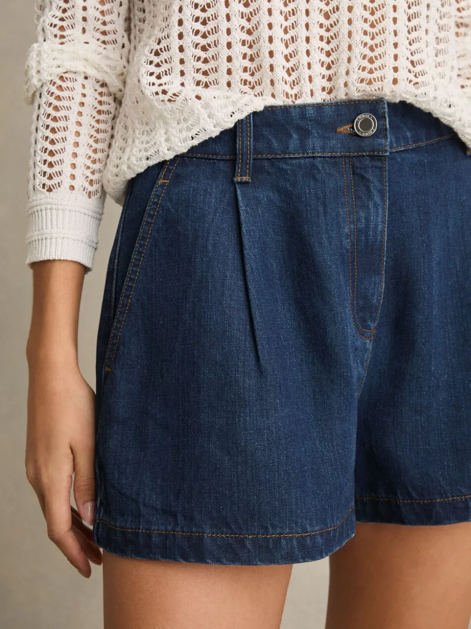 Reiss Raymond denim shorts met plooien