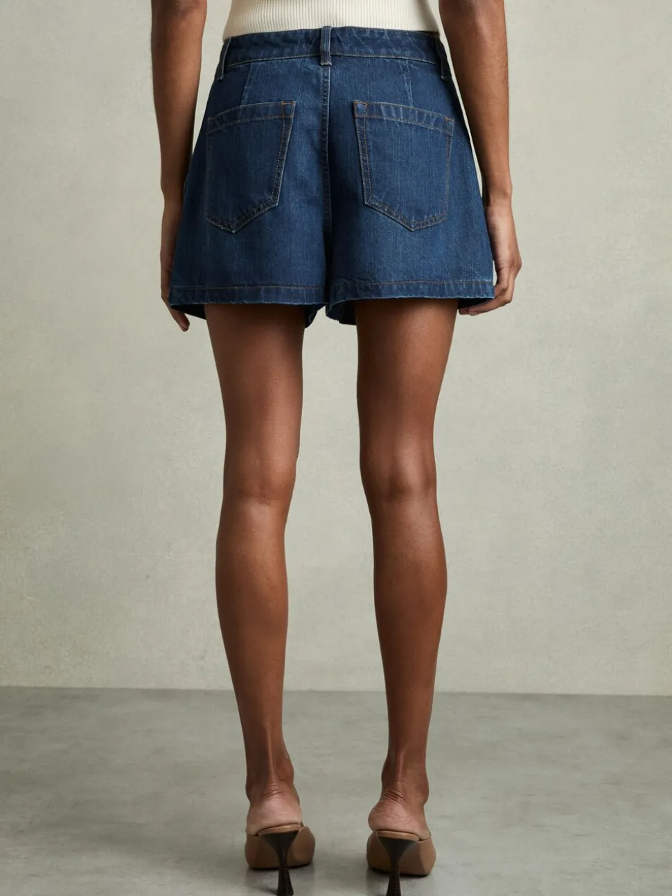 Reiss Raymond denim shorts met plooien