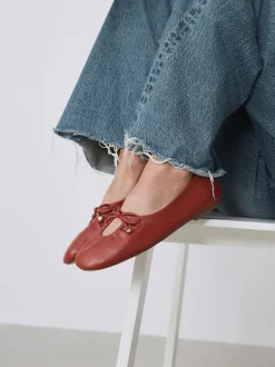 Rood - Forever Comfort® Tie Up Round Toe Ballet Flats
