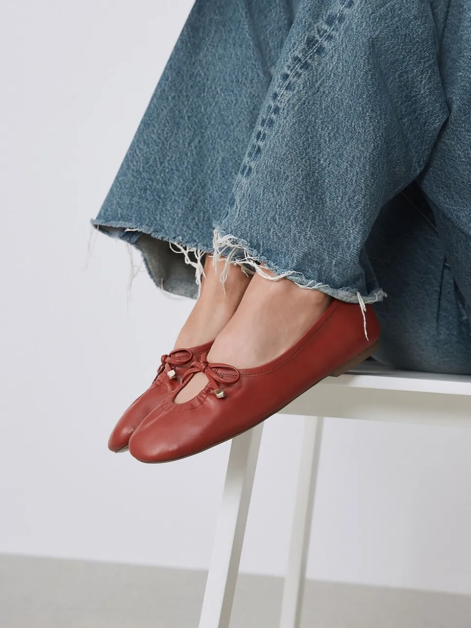 Rood - Forever Comfort® Tie Up Round Toe Ballet Flats
