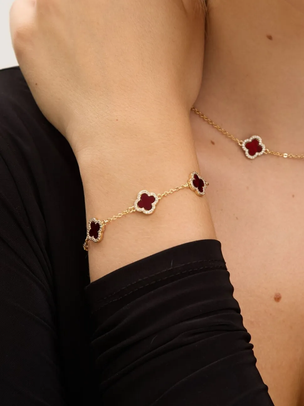 Rood - Jon Richard klaverarmband met zwarte emaille