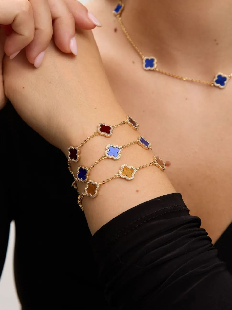 Rood - Jon Richard klaverarmband met zwarte emaille
