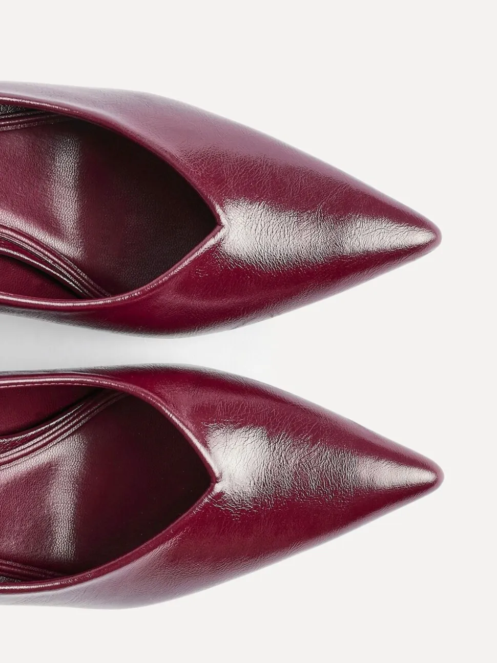 Rood - Linzi Bellamy V-Shaped Closed Toe Court Heels