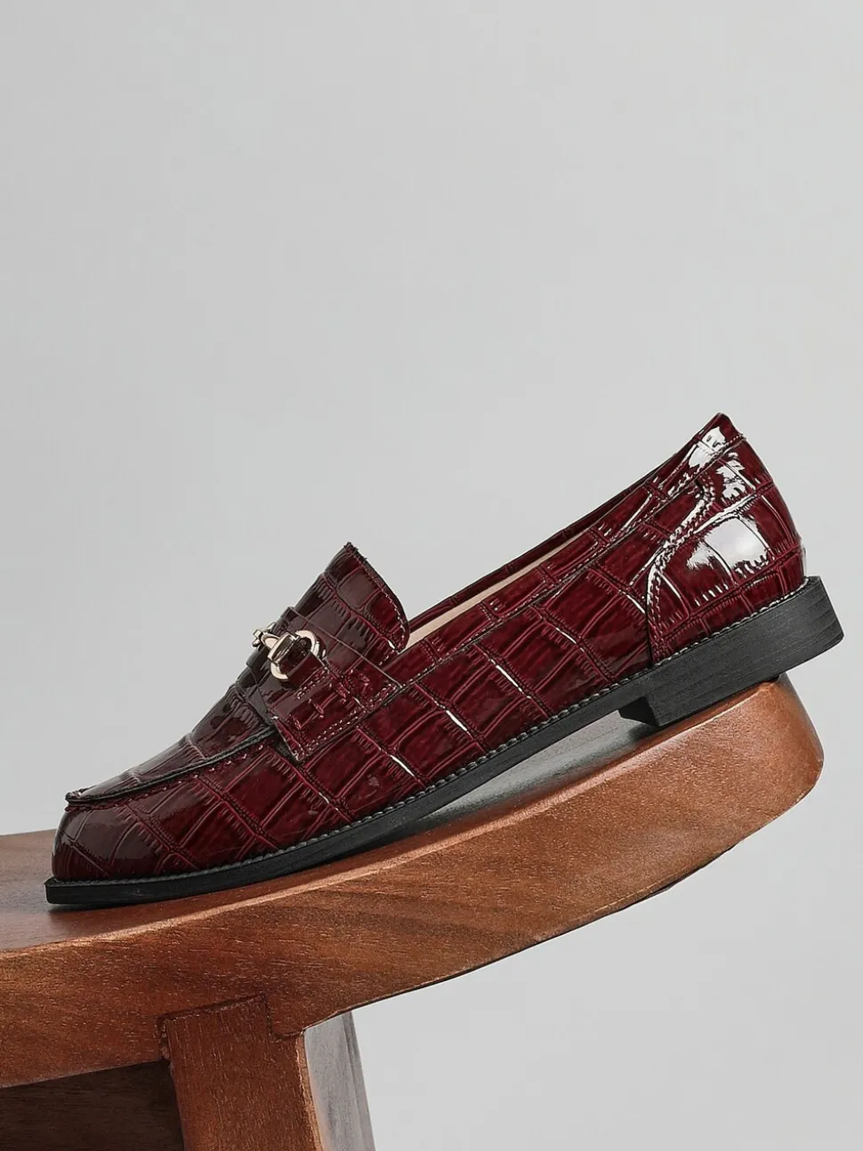 Rood - Linzi Maison Croc Effect Loafers With Buckle Detail