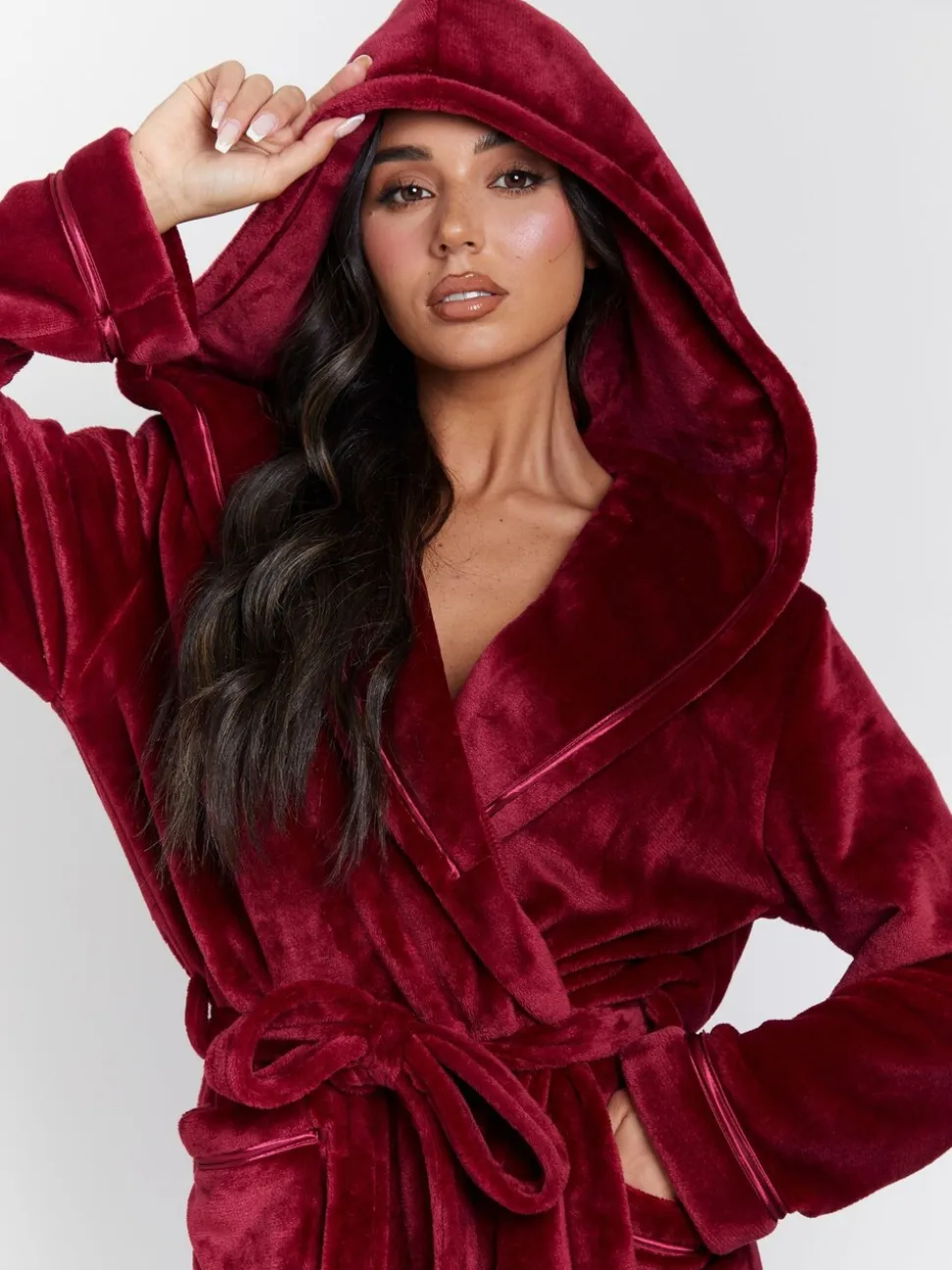 Rood - Loungeable Christmas Ribbon Trim Luxury Fleece Hooded Maxi Robe