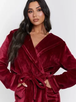 Rood - Loungeable Christmas Ribbon Trim Luxury Fleece Hooded Maxi Robe