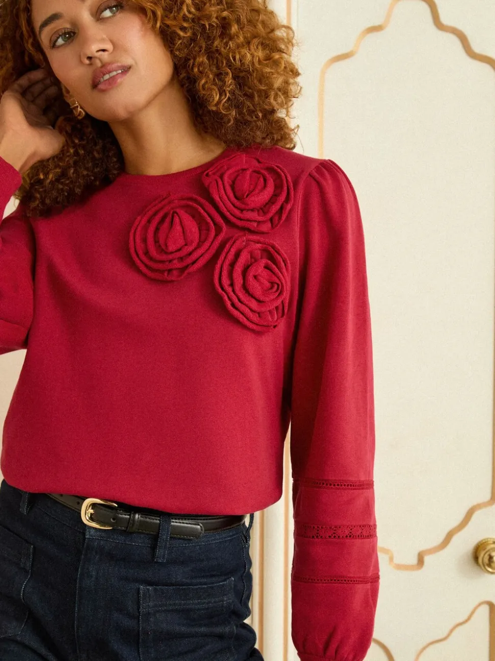 Rood corsagedetail - Love & Roses - Jersey sweatshirt met ronde hals