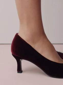 Rood fluweel - Forever Comfort - Spitse hakken met siersteentjes