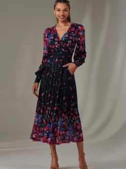 Roze - Jolie Moi Dalia lange kanten jurk met symmetrische print