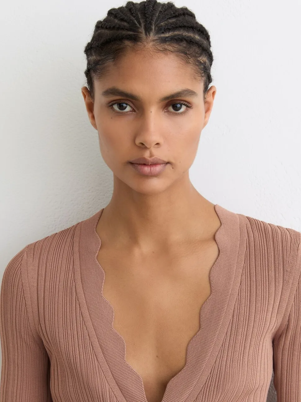 Roze - Reiss Vinny Rib-Knit Scallop-Trim Cardigan