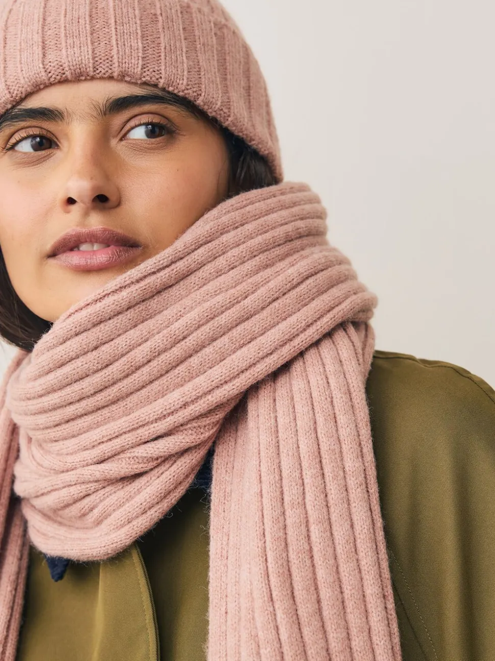 Roze - Ribbed Knit Scarf