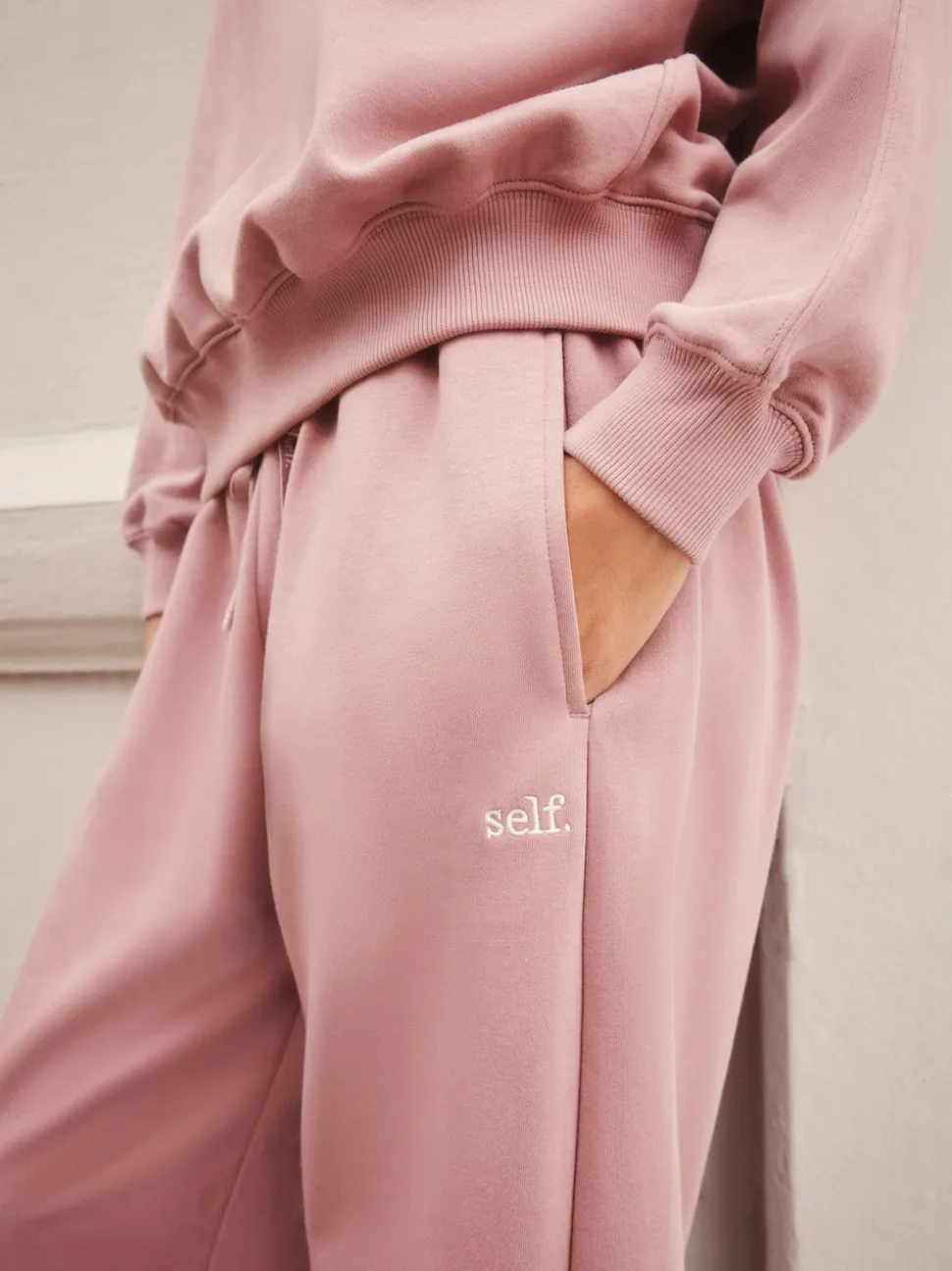 Roze - self. joggingbroek met wijde pijpen