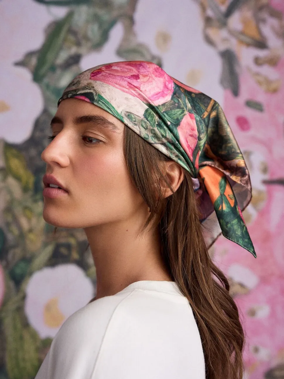 Roze bloemen in meerdere kleuren - Benjamin MacGregor Artist Collaboration Lightweight Square Scarf