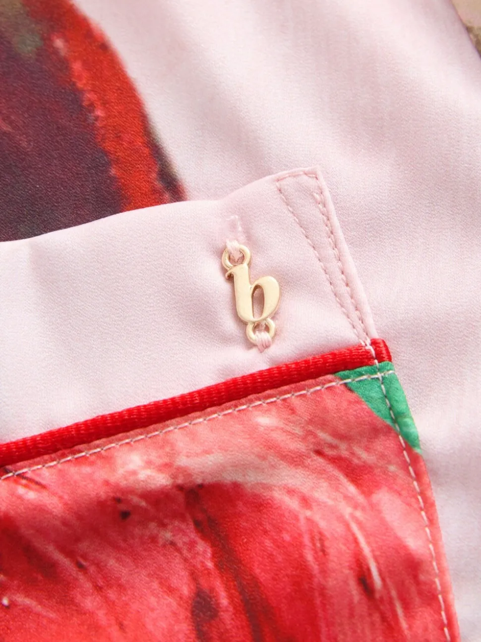 Roze rood gebloemd - B by Ted Baker - Satijnen pyjama met knopen