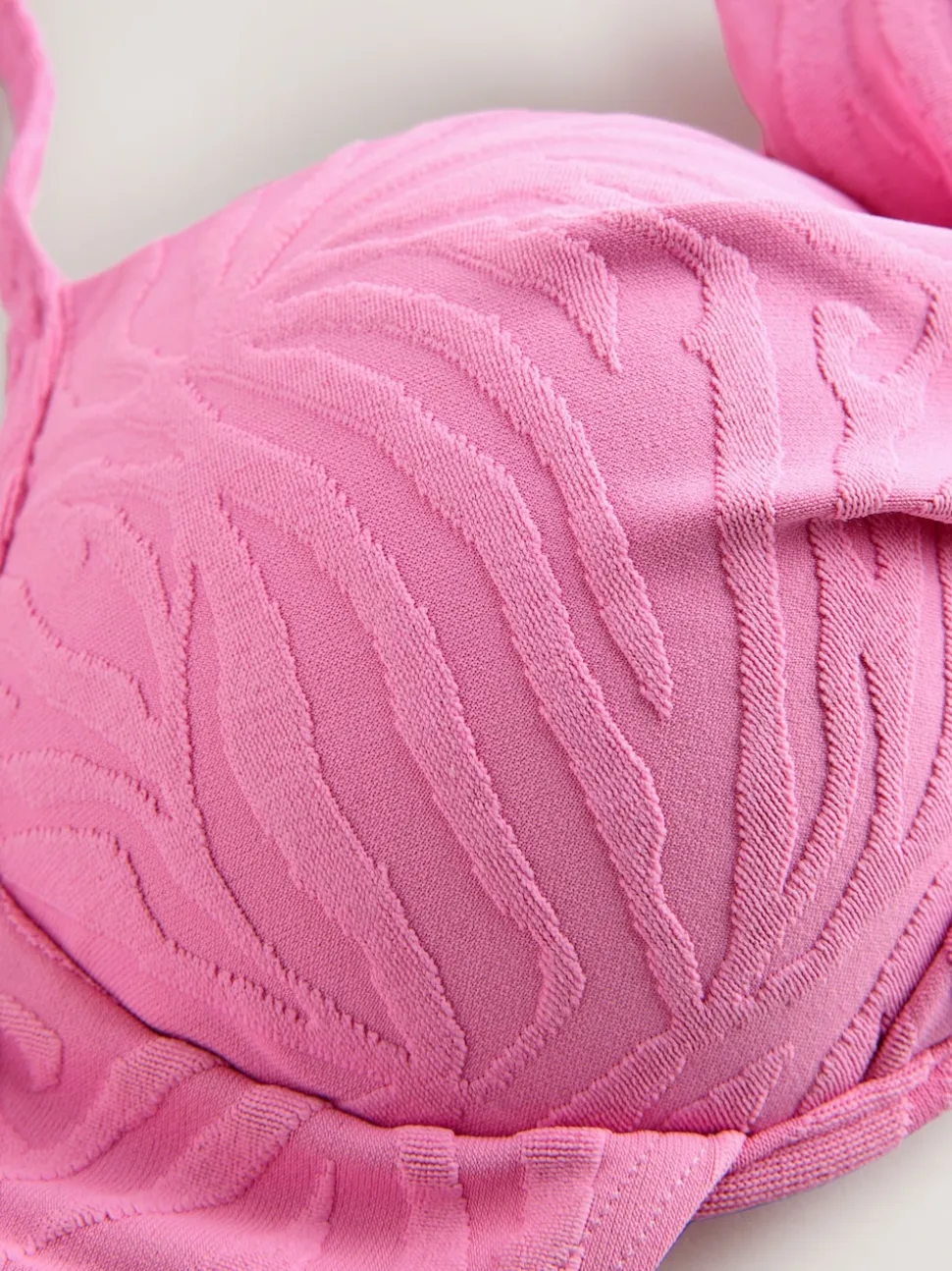 Roze zebraprint met textuur - Bikinibeugeltop met vulling en lage decolleté