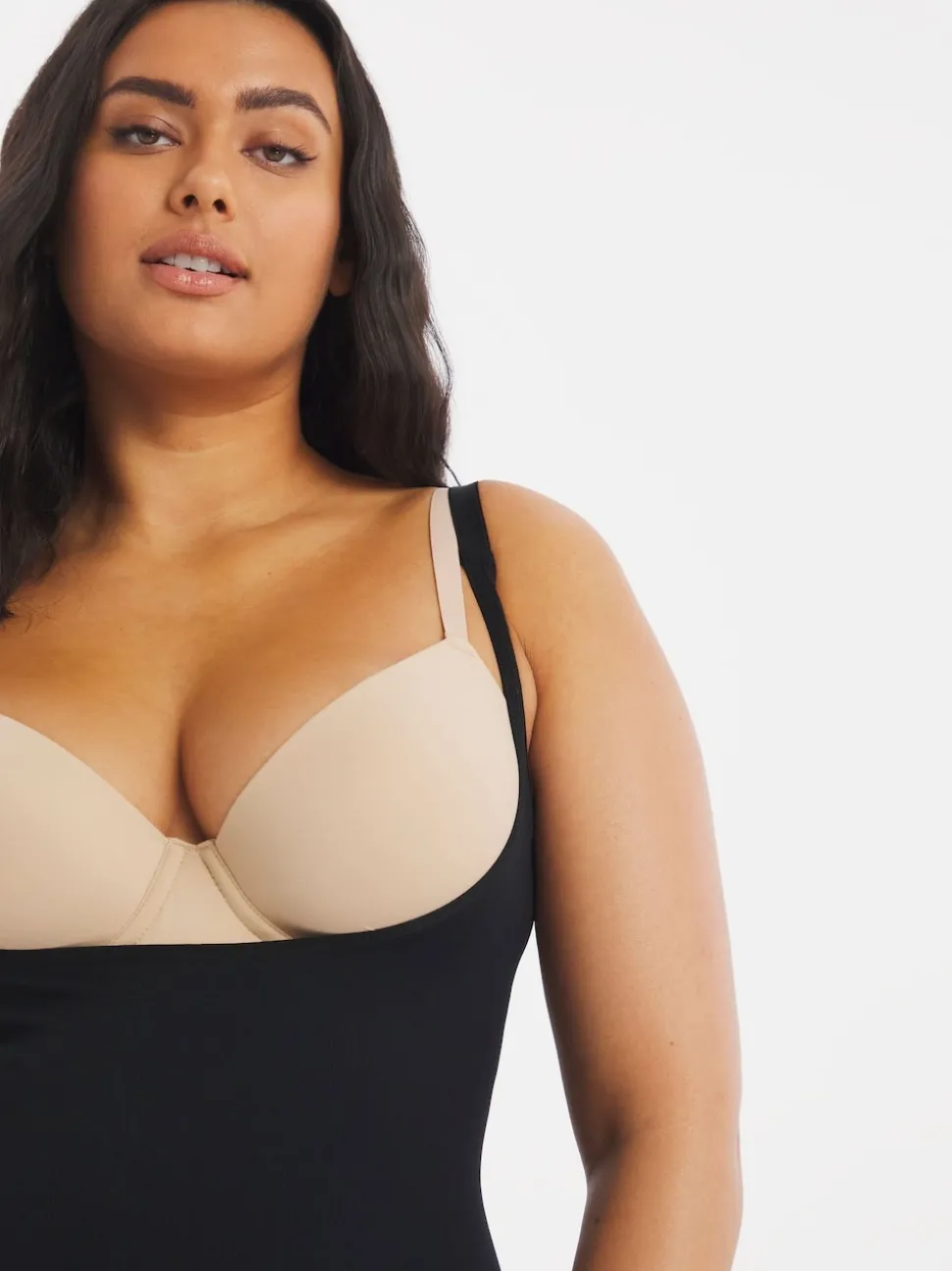 Simply Be Magisculpt naadloze vormgevende body te dragen met eigen beha