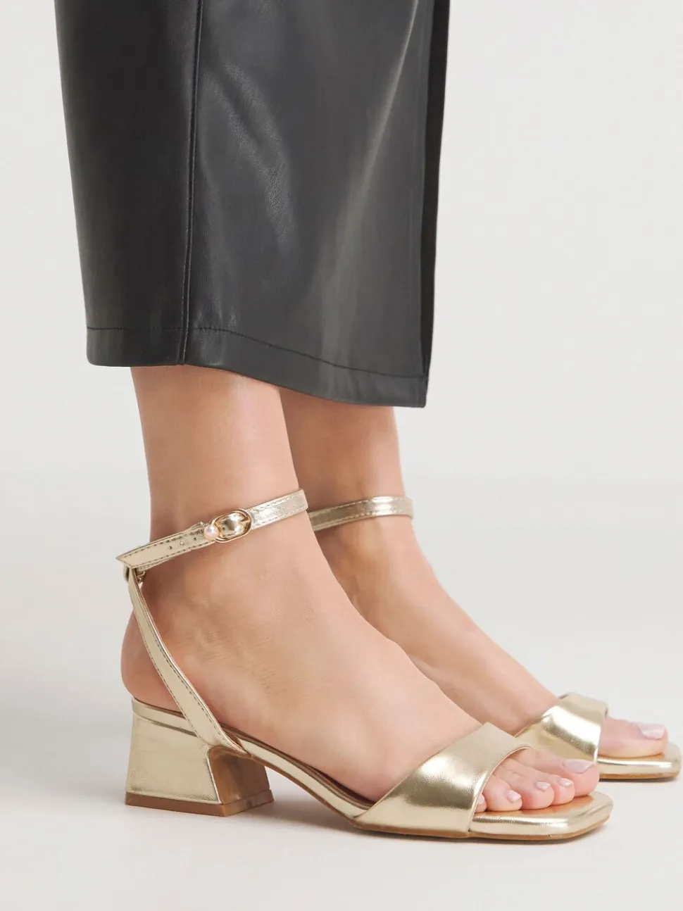 Simply Be Minimalistische schoenen met lage blokhak