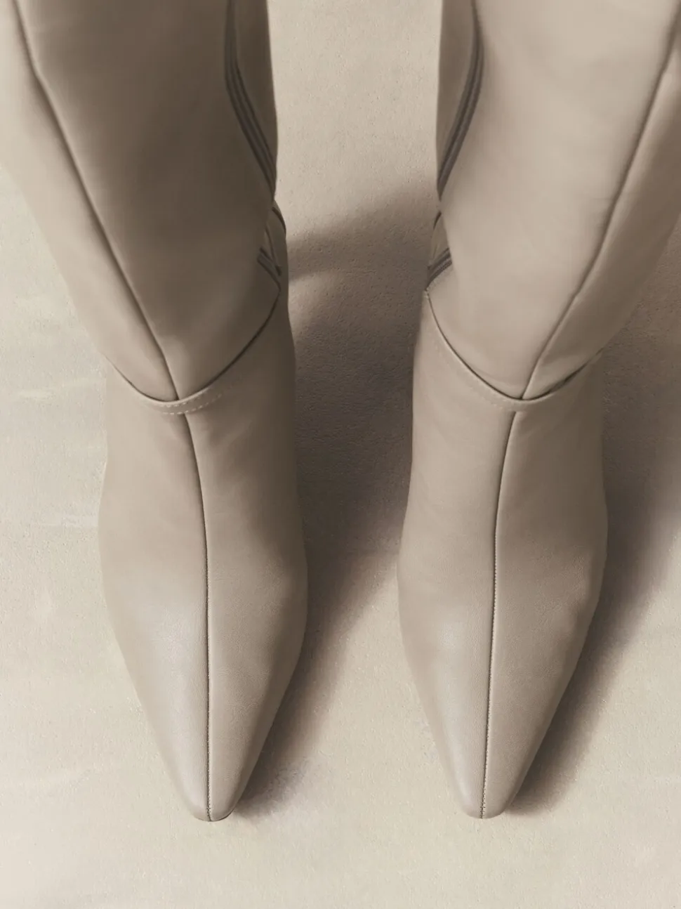 Taupe - Forever Comfort® - Kniehoge laarzen met hak en hardware