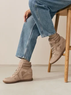 Taupe - Forever Comfort® sneakers met sleehak en veters