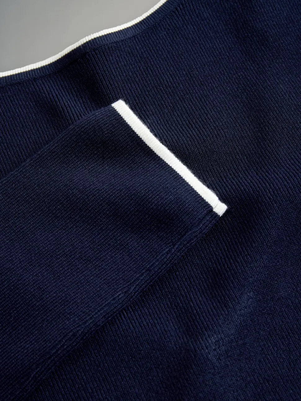The Set 2 Pack gebreide tops met afgebiesde lage ronde rug