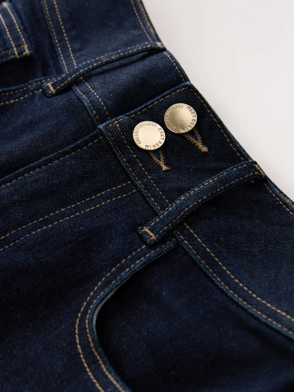 Wassing - Zandloperjeans met stretchy, hoge taille en wijde pijpen