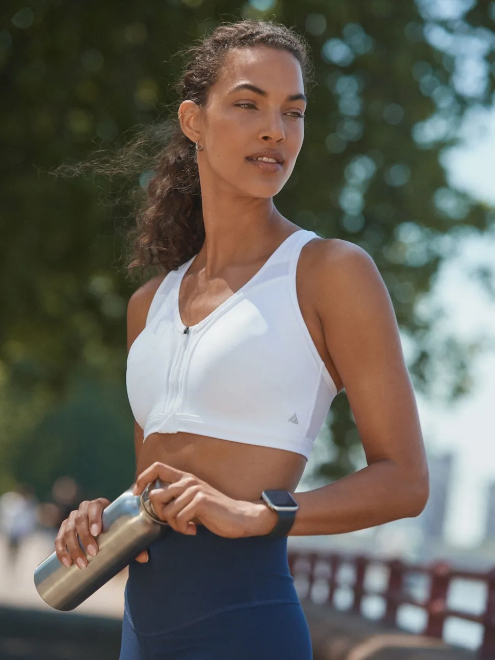 Wit - B-GG Active Sports high impact Dry Tech-sportbeha met rits aan de voorkant
