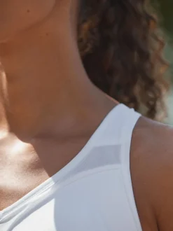 Wit - B-GG Active Sports high impact Dry Tech-sportbeha met rits aan de voorkant
