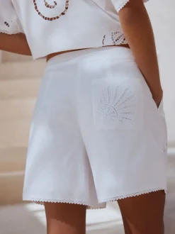 Wit - Broderie Shell Shorts