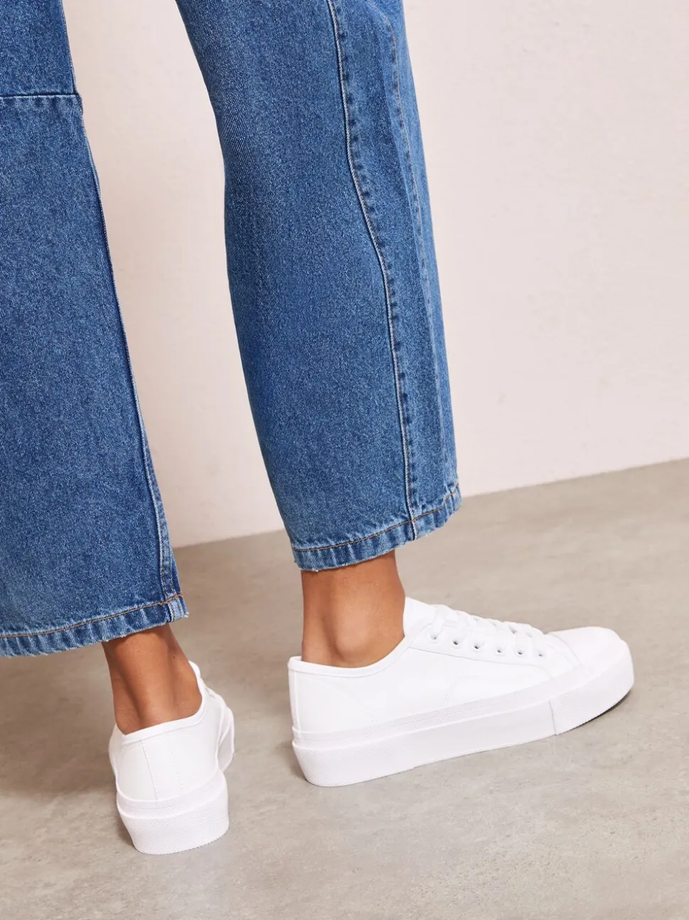 Wit - Friends Like These Canvas Flatform Lace Up Casual Low Top Trainers