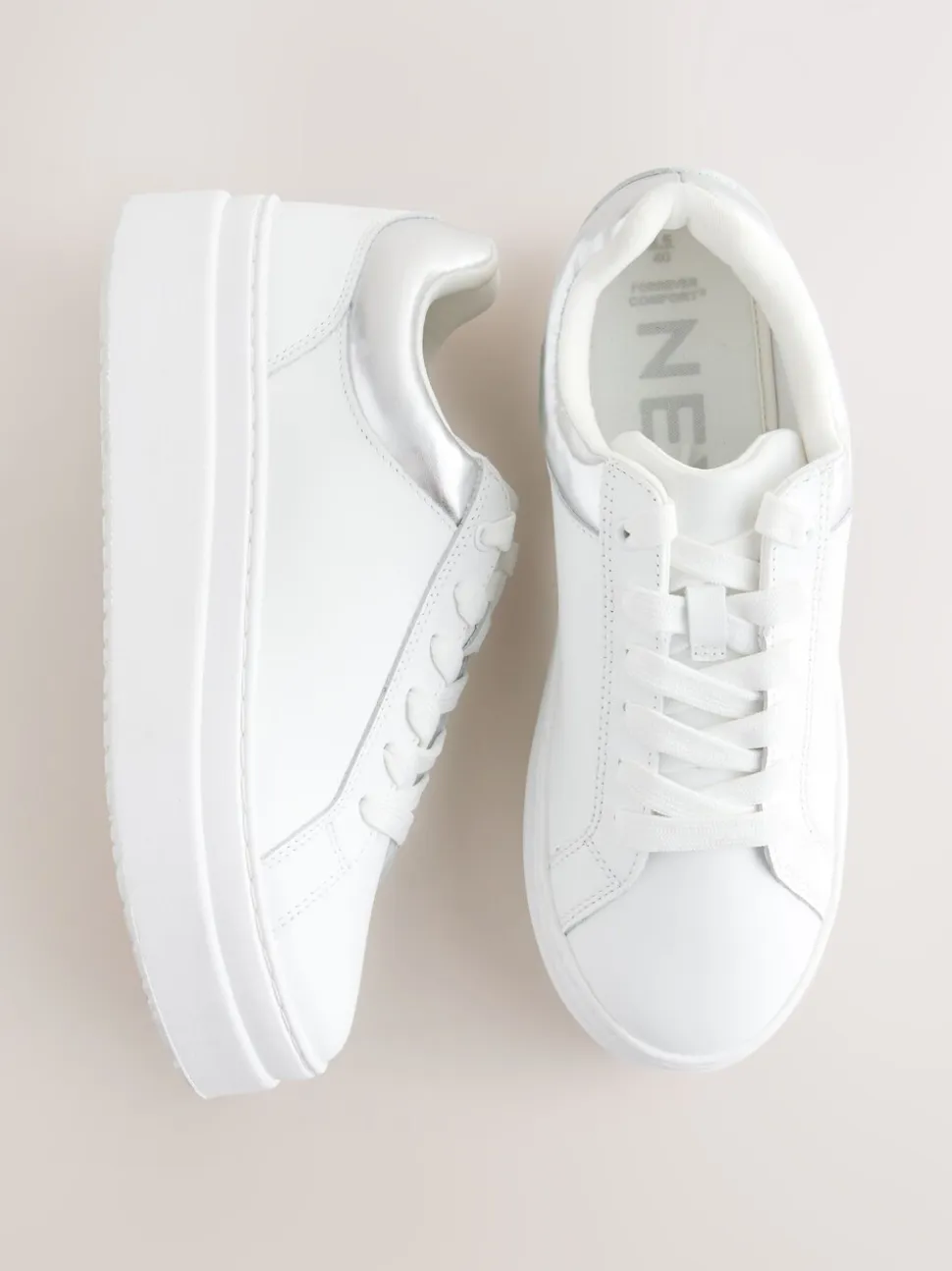 Wit - Leren sneakers met ronde neus en dikke vetersluiting