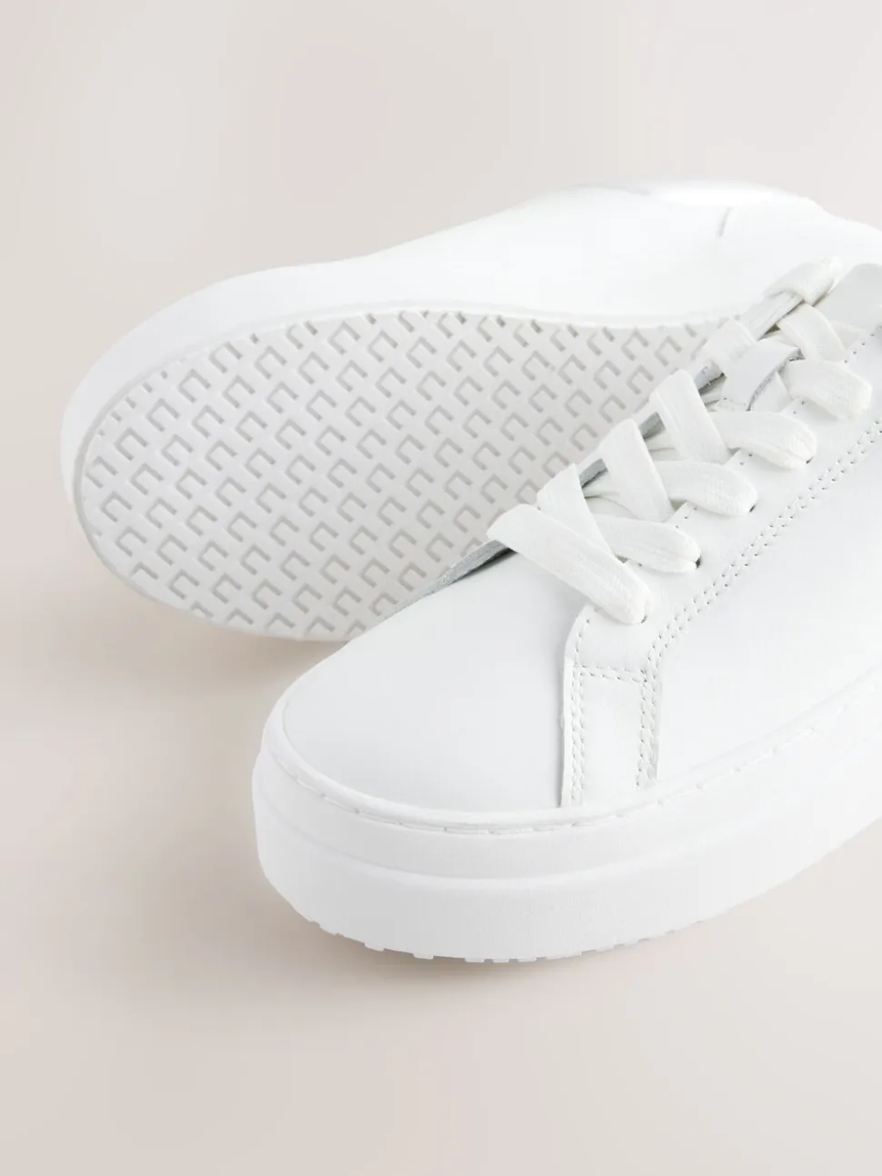Wit - Leren sneakers met ronde neus en dikke vetersluiting