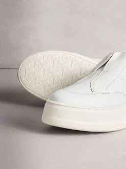 Wit - Signature leren sneakers met dikke plateauzolen en sleehak