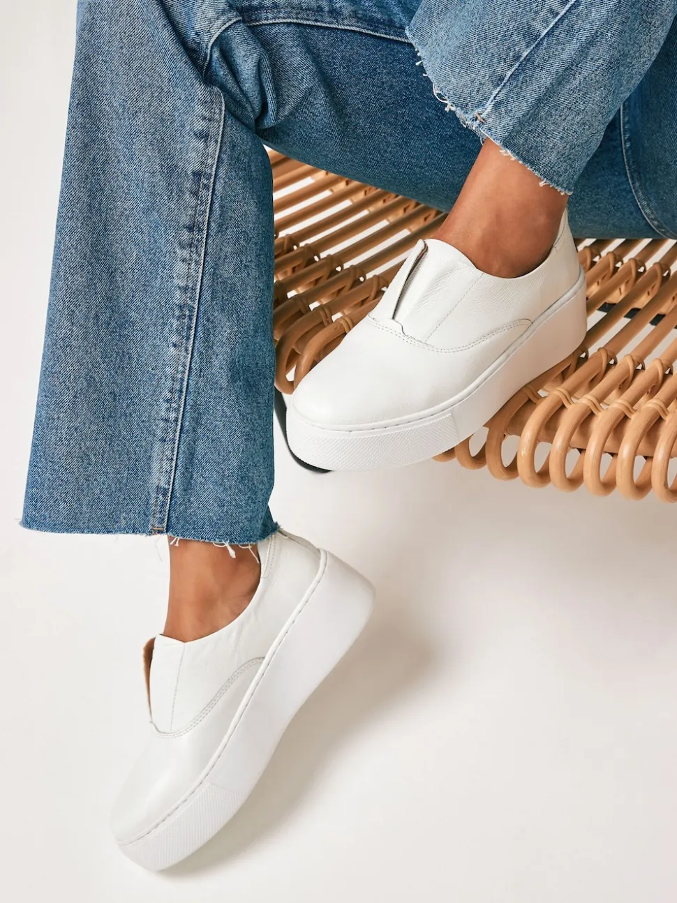 Wit - Signature leren sneakers met dikke plateauzolen en sleehak